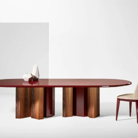 Tavolo Imperfetto in legno laccato lucido di Laura Meroni