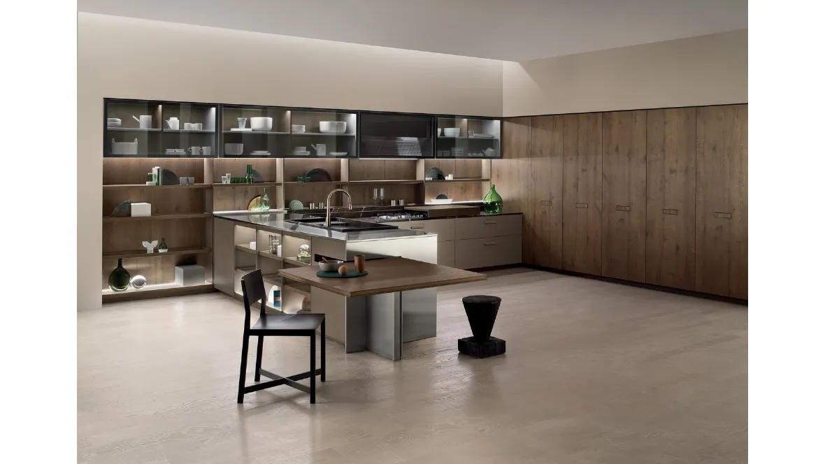 Cucina Design con penisola Soul 02 in rovere d'ombra nodato e laccato opaco di Ernestomeda